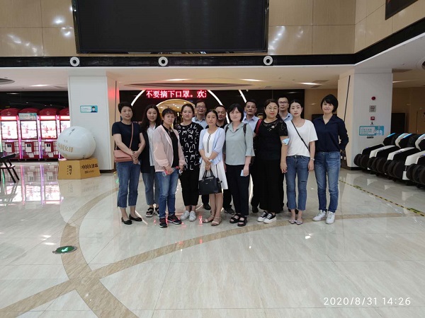 安徽鹽業地產集團公司機關第一、第二黨支部組織觀看愛國主義題材影片《八佰》